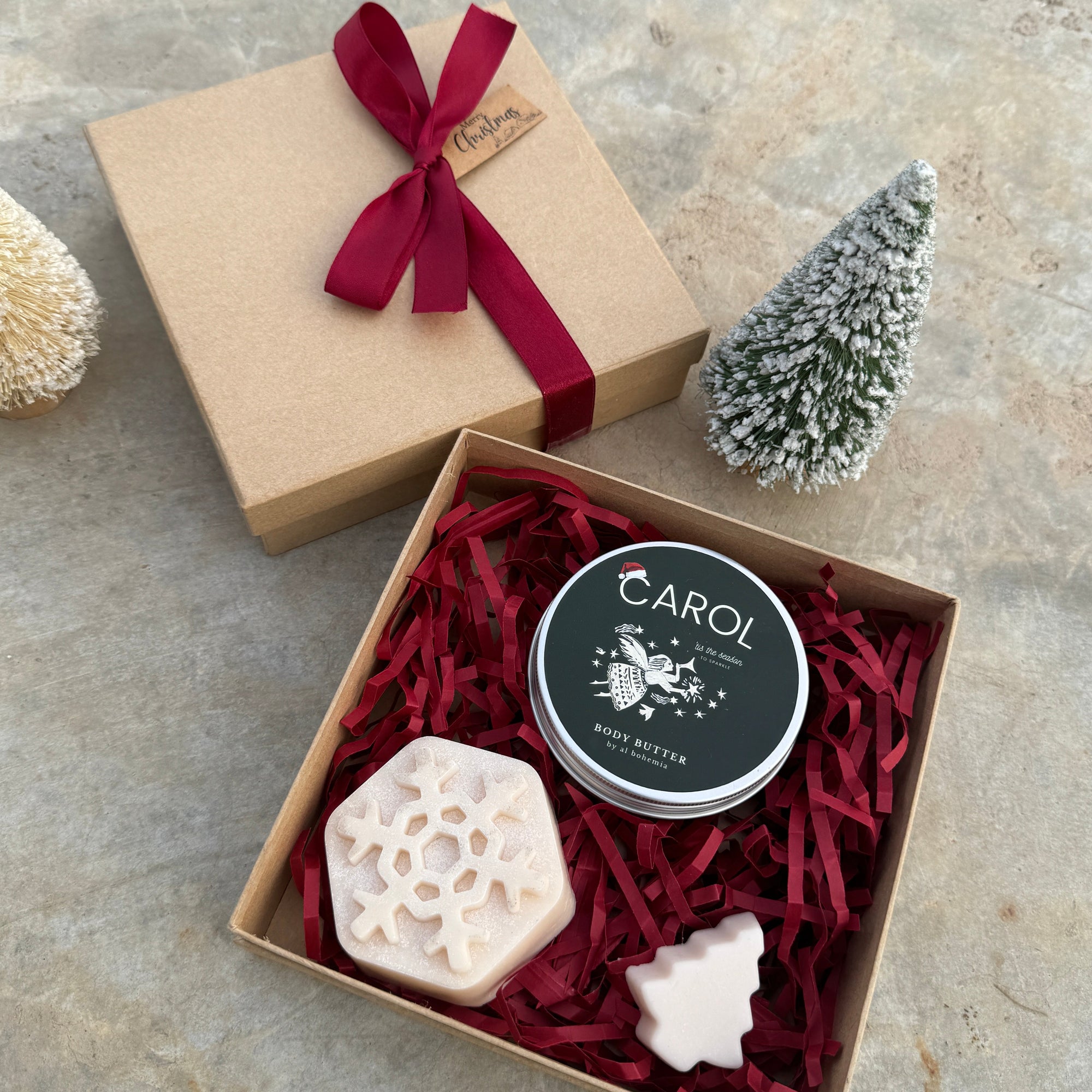 Gift set with a tin, soap gift